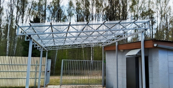 Авнонавес с крышей из прозрачного поликарбоната Авнонавес с крышей из прозрачного поликарбоната