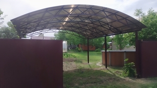 Навес из поликарбоната арочный для дачи